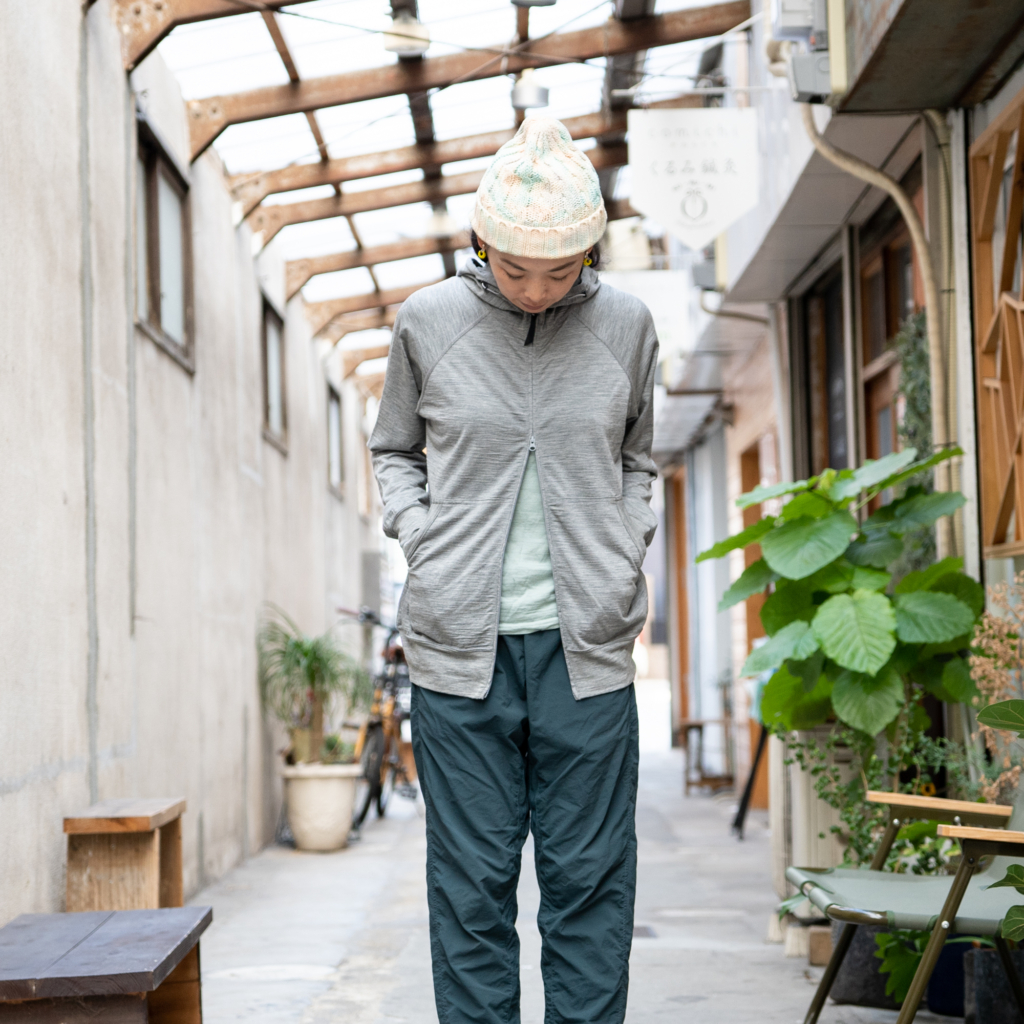 レビュー】山と道 / 100％ Merino Zip Hoody | 旅道具と人 HouHou